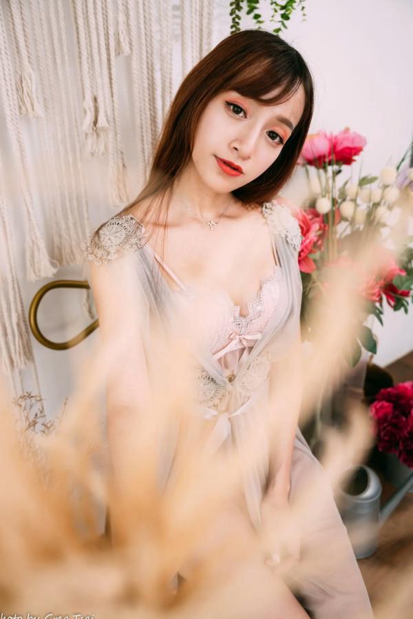    轩颖 - 柔美蕾丝睡衣私房写真，唯美光影下的纯欲女神 [83P]第22张图片