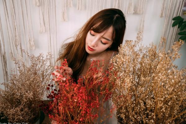    轩颖 - 柔美蕾丝睡衣私房写真，唯美光影下的纯欲女神 [83P]第36张图片