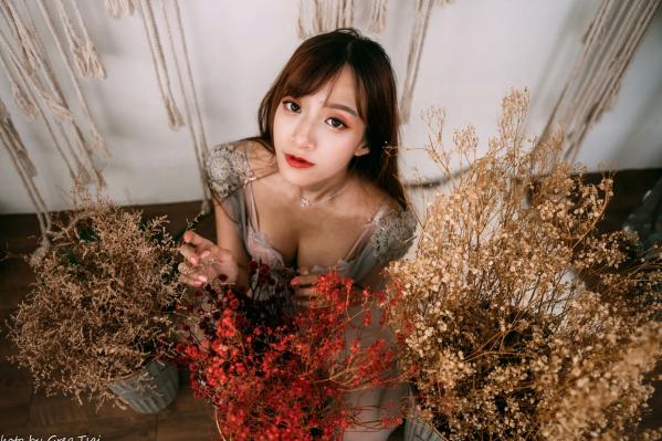    轩颖 - 柔美蕾丝睡衣私房写真，唯美光影下的纯欲女神 [83P]第37张图片