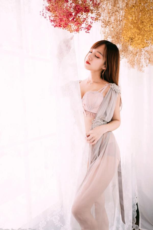    轩颖 - 柔美蕾丝睡衣私房写真，唯美光影下的纯欲女神 [83P]第61张图片