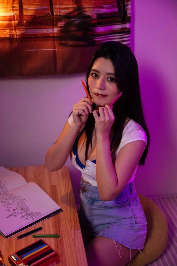    《筱筱 - 牛仔热裤居家私房女神，冷暖光影下的慵懒治愈写真 [78P]》第12张图片