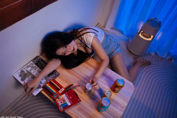   《筱筱 - 牛仔热裤居家私房女神，冷暖光影下的慵懒治愈写真 [78P]》第35张图片