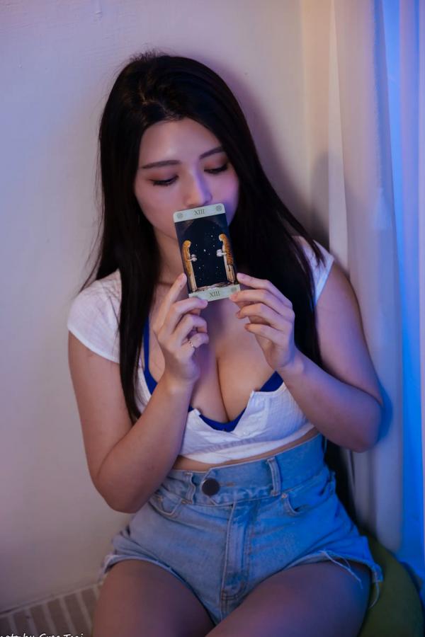    《筱筱 - 牛仔热裤居家私房女神，冷暖光影下的慵懒治愈写真 [78P]》第76张图片