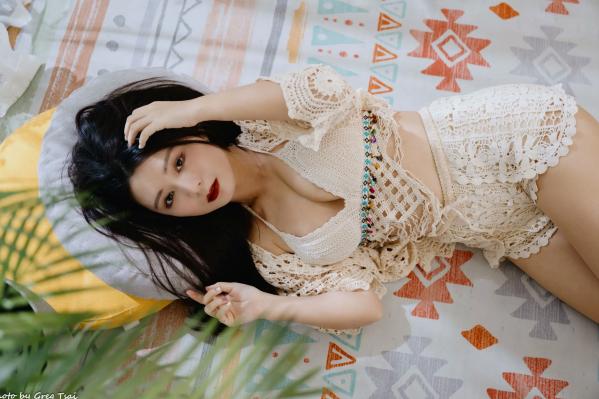    筱筱 - 唯美镂空编织居家私房棚拍，气质女神展现温婉优雅魅力，清新治愈范儿[100P]第34张图片