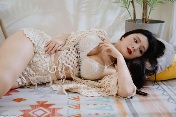    筱筱 - 唯美镂空编织居家私房棚拍，气质女神展现温婉优雅魅力，清新治愈范儿[100P]第40张图片