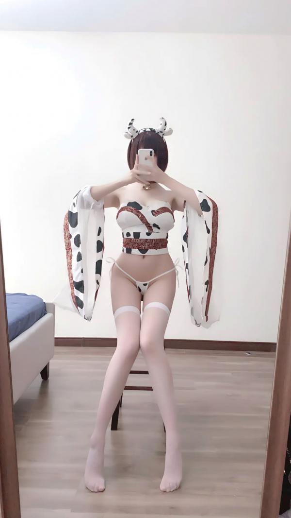    瓦斯塔亚小龙虾 - 奶牛角色扮演卧室私房自拍包 [45P]第7张图片