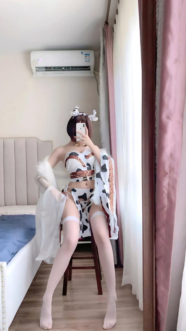    瓦斯塔亚小龙虾 - 奶牛角色扮演卧室私房自拍包 [45P]第12张图片