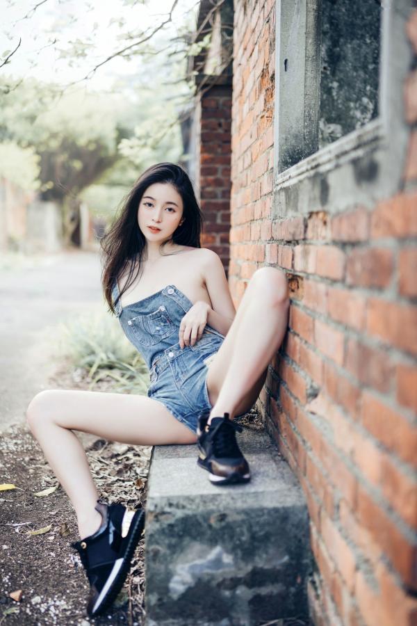    JVID模特辰辰户外写真：红白波点裙清纯动人，白色透明罩衫大胆演绎极致诱惑，私房拍摄新作第74张图片