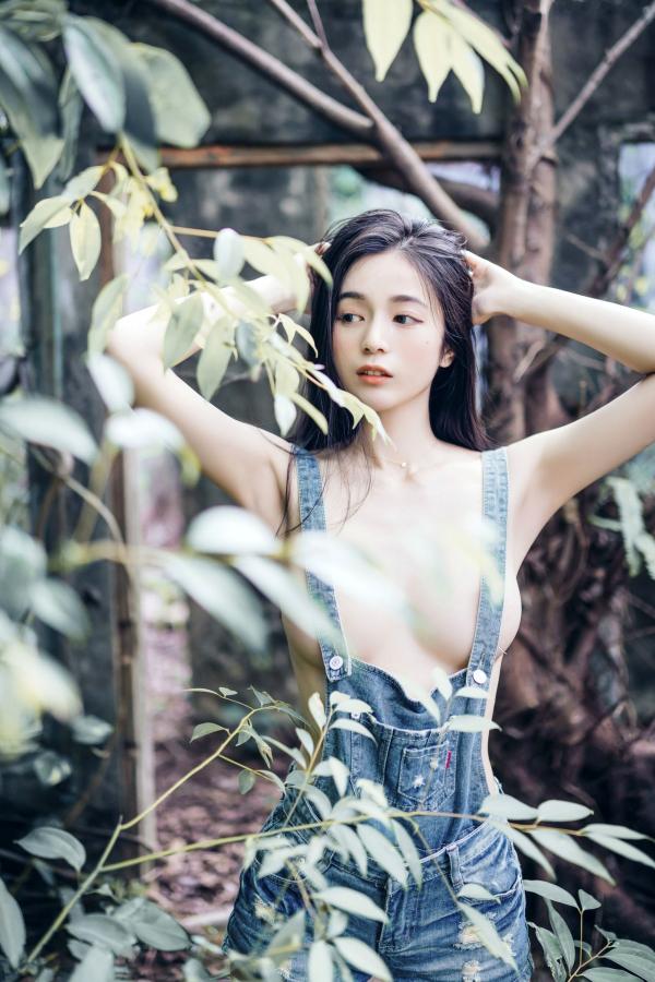    JVID模特辰辰户外写真：红白波点裙清纯动人，白色透明罩衫大胆演绎极致诱惑，私房拍摄新作第88张图片