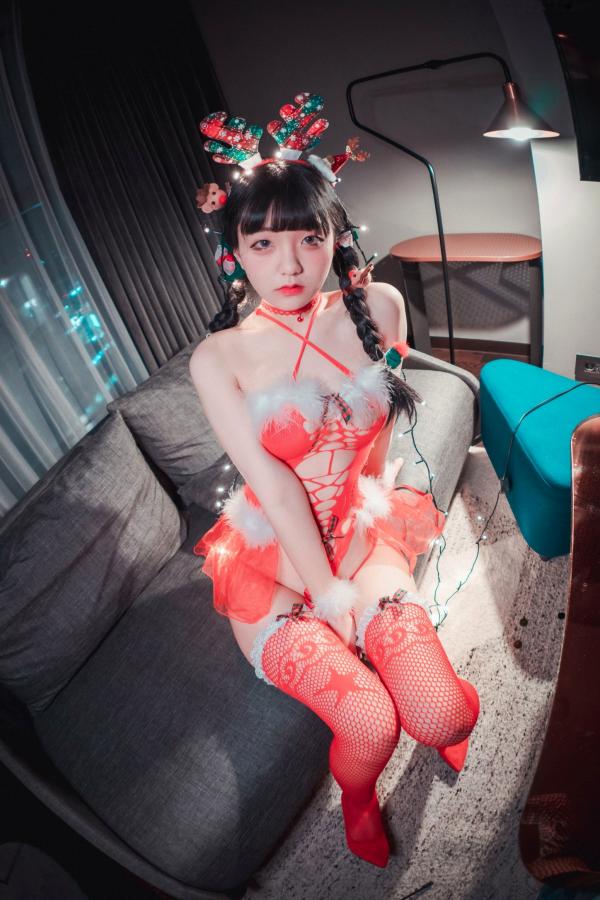    韩国美女Jenny-정제니-圣诞特辑2020私房写真：麋鹿装扮与红黑蕾丝内衣，展现极致身材比例第16张图片