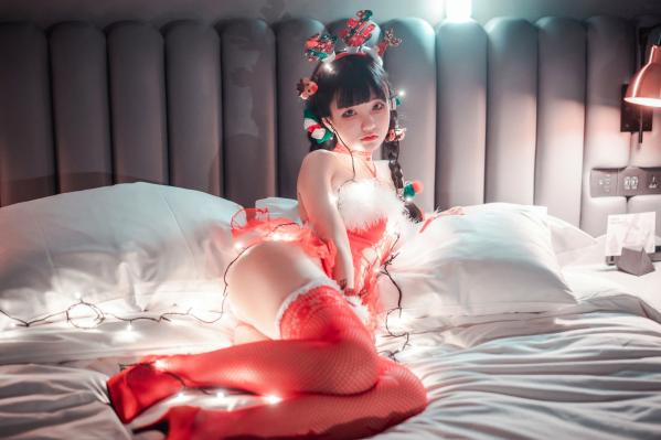    韩国美女Jenny-정제니-圣诞特辑2020私房写真：麋鹿装扮与红黑蕾丝内衣，展现极致身材比例第22张图片