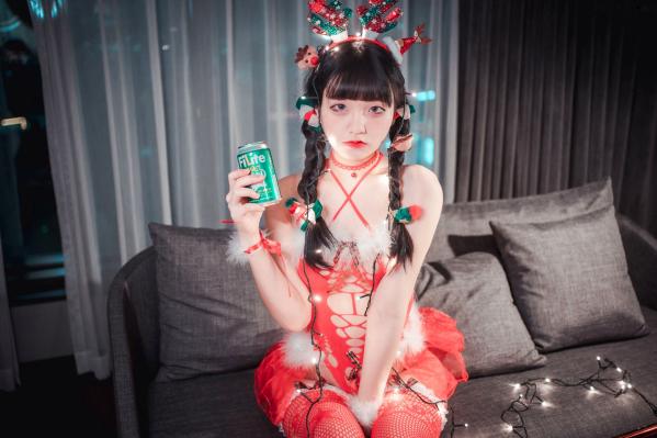    韩国美女Jenny-정제니-圣诞特辑2020私房写真：麋鹿装扮与红黑蕾丝内衣，展现极致身材比例第23张图片