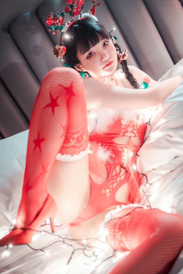    韩国美女Jenny-정제니-圣诞特辑2020私房写真：麋鹿装扮与红黑蕾丝内衣，展现极致身材比例第26张图片