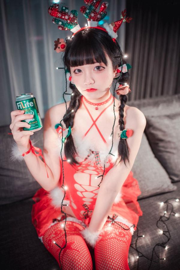    韩国美女Jenny-정제니-圣诞特辑2020私房写真：麋鹿装扮与红黑蕾丝内衣，展现极致身材比例第34张图片
