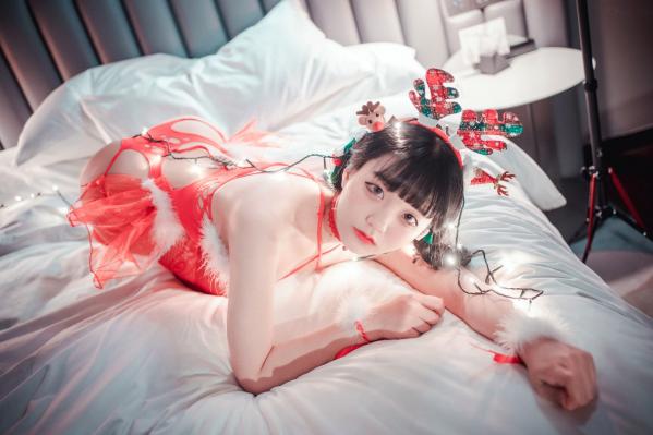    韩国美女Jenny-정제니-圣诞特辑2020私房写真：麋鹿装扮与红黑蕾丝内衣，展现极致身材比例第36张图片