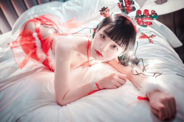    韩国美女Jenny-정제니-圣诞特辑2020私房写真：麋鹿装扮与红黑蕾丝内衣，展现极致身材比例第37张图片