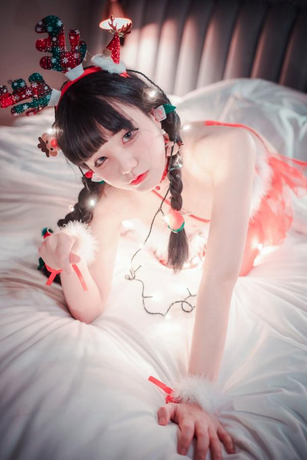    韩国美女Jenny-정제니-圣诞特辑2020私房写真：麋鹿装扮与红黑蕾丝内衣，展现极致身材比例第38张图片