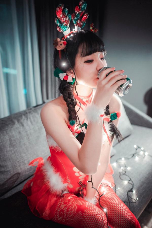    韩国美女Jenny-정제니-圣诞特辑2020私房写真：麋鹿装扮与红黑蕾丝内衣，展现极致身材比例第45张图片