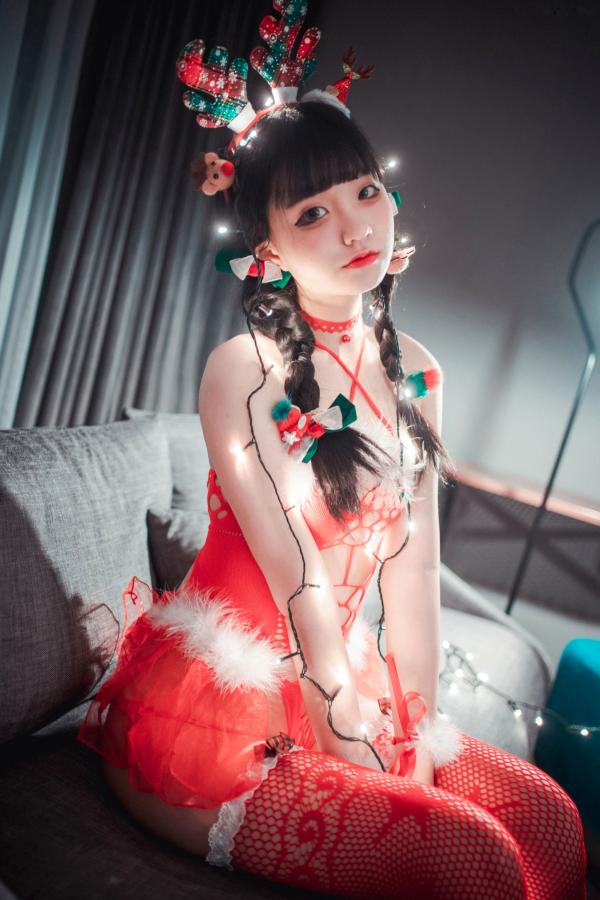   韩国美女Jenny-정제니-圣诞特辑2020私房写真：麋鹿装扮与红黑蕾丝内衣，展现极致身材比例第47张图片