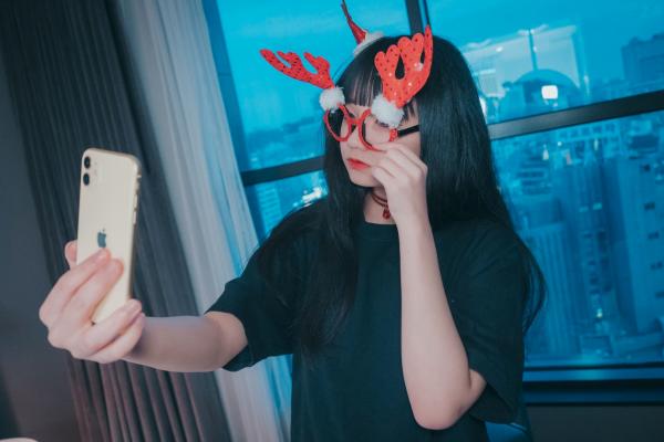    韩国美女Jenny-정제니-圣诞特辑2020私房写真：麋鹿装扮与红黑蕾丝内衣，展现极致身材比例第76张图片