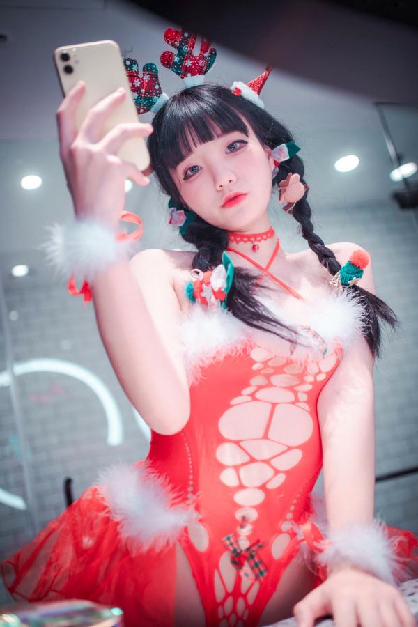    韩国美女Jenny-정제니-圣诞特辑2020私房写真：麋鹿装扮与红黑蕾丝内衣，展现极致身材比例第77张图片