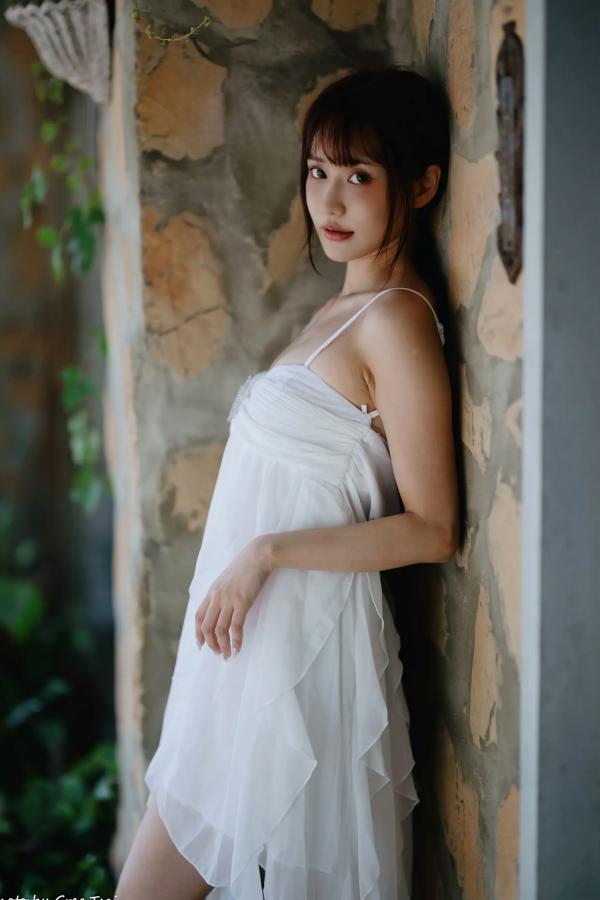    惠宁 - 富锦街清新气质写真，白色吊带长裙文艺少女，静谧时光优雅随拍 [93P]第1张图片