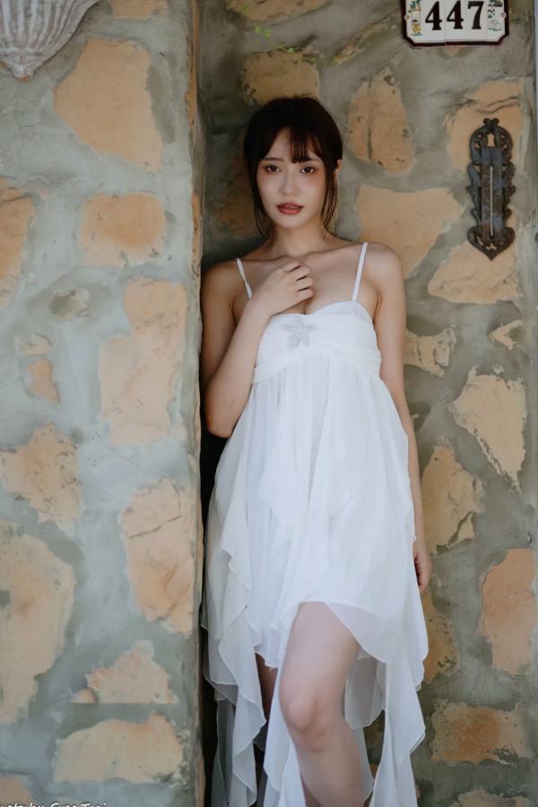    惠宁 - 富锦街清新气质写真，白色吊带长裙文艺少女，静谧时光优雅随拍 [93P]第3张图片