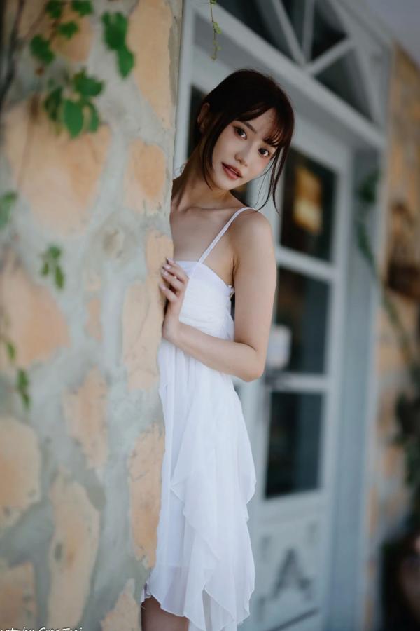    惠宁 - 富锦街清新气质写真，白色吊带长裙文艺少女，静谧时光优雅随拍 [93P]第4张图片