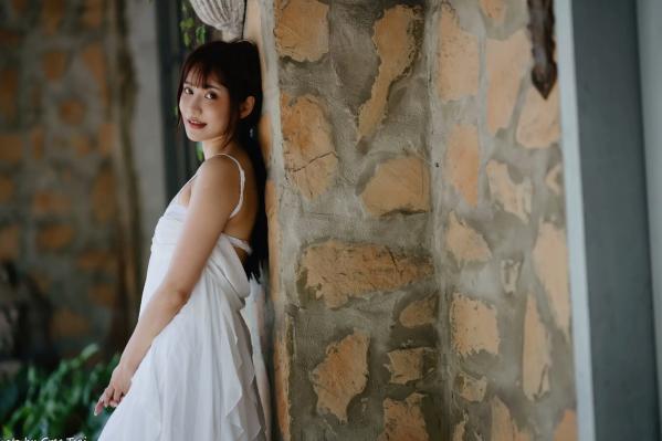    惠宁 - 富锦街清新气质写真，白色吊带长裙文艺少女，静谧时光优雅随拍 [93P]第8张图片