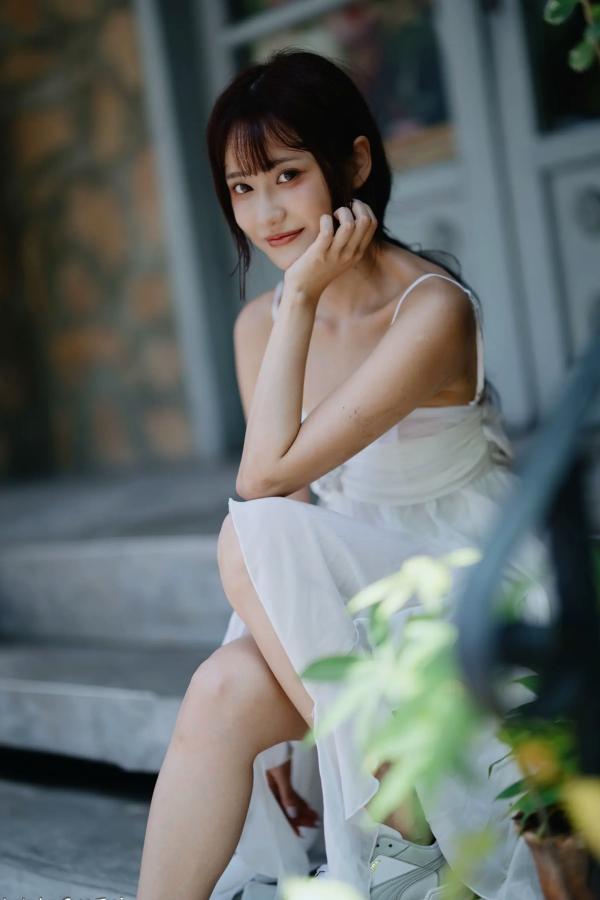    惠宁 - 富锦街清新气质写真，白色吊带长裙文艺少女，静谧时光优雅随拍 [93P]第14张图片