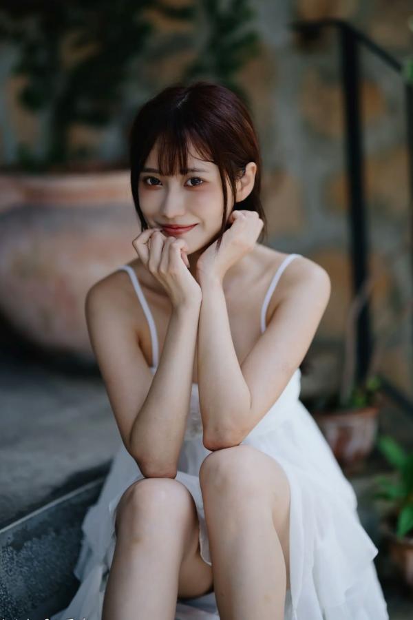    惠宁 - 富锦街清新气质写真，白色吊带长裙文艺少女，静谧时光优雅随拍 [93P]第20张图片