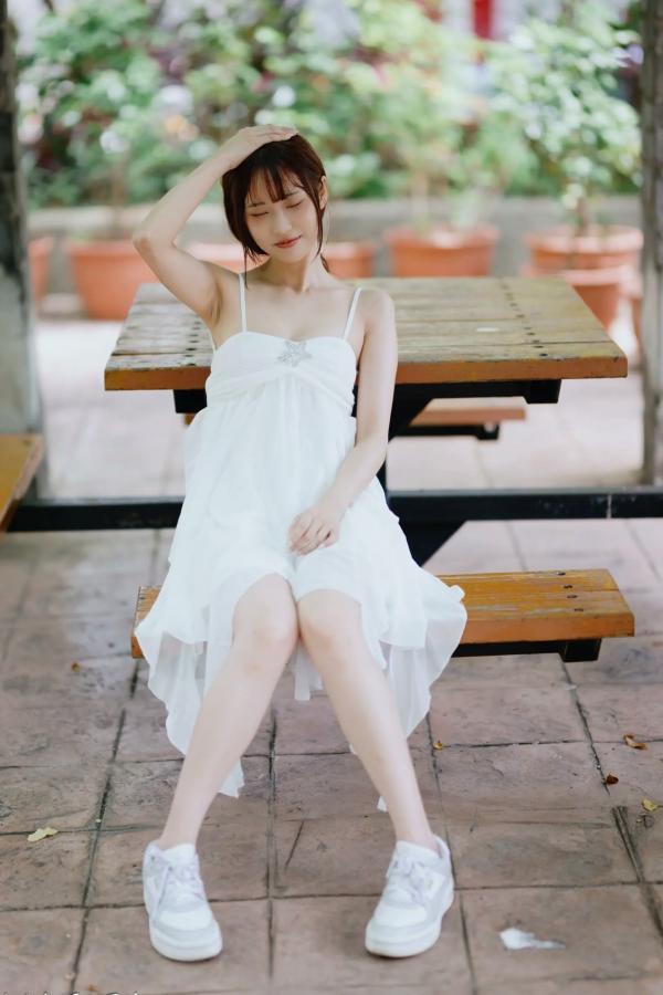    惠宁 - 富锦街清新气质写真，白色吊带长裙文艺少女，静谧时光优雅随拍 [93P]第21张图片