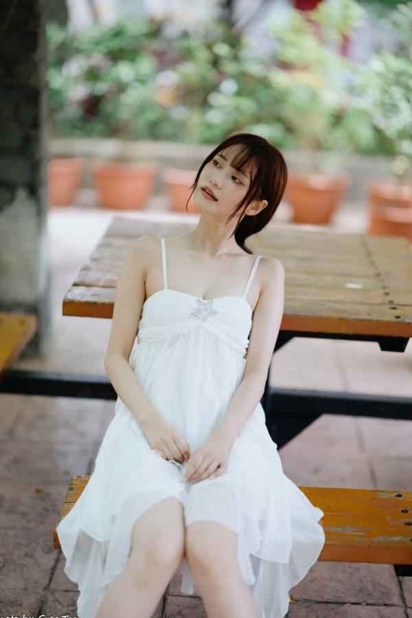    惠宁 - 富锦街清新气质写真，白色吊带长裙文艺少女，静谧时光优雅随拍 [93P]第22张图片