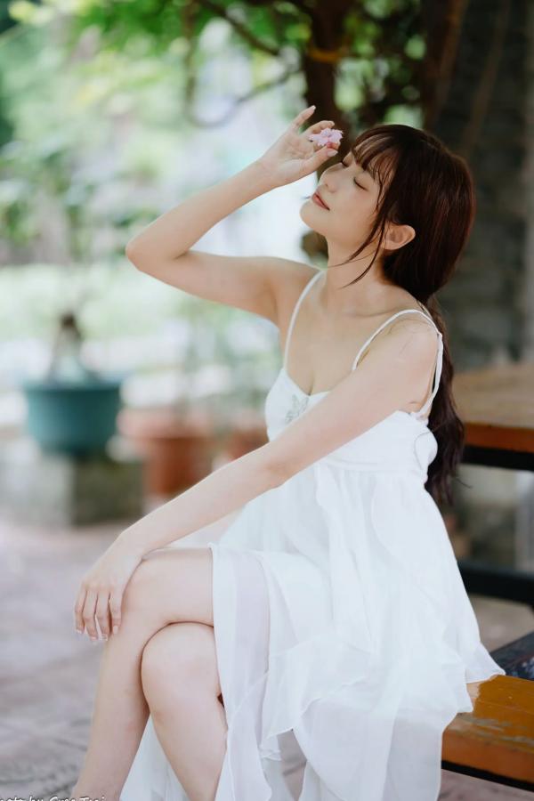    惠宁 - 富锦街清新气质写真，白色吊带长裙文艺少女，静谧时光优雅随拍 [93P]第27张图片