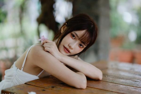   惠宁 - 富锦街清新气质写真，白色吊带长裙文艺少女，静谧时光优雅随拍 [93P]第32张图片