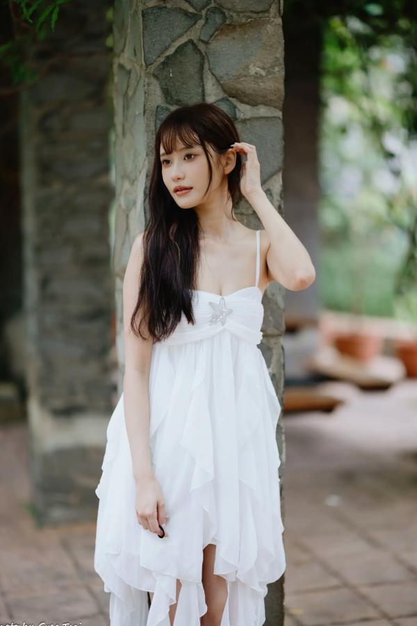    惠宁 - 富锦街清新气质写真，白色吊带长裙文艺少女，静谧时光优雅随拍 [93P]第38张图片