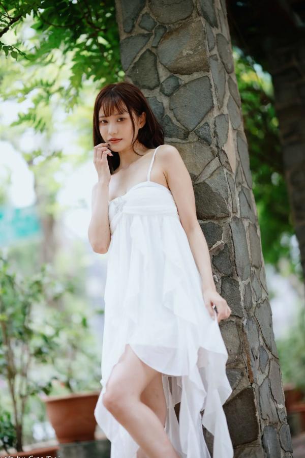    惠宁 - 富锦街清新气质写真，白色吊带长裙文艺少女，静谧时光优雅随拍 [93P]第41张图片