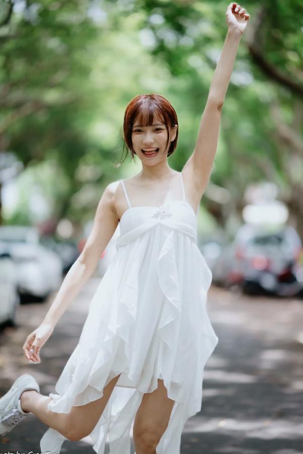    惠宁 - 富锦街清新气质写真，白色吊带长裙文艺少女，静谧时光优雅随拍 [93P]第46张图片