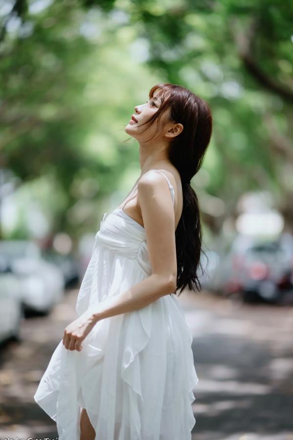   惠宁 - 富锦街清新气质写真，白色吊带长裙文艺少女，静谧时光优雅随拍 [93P]第47张图片