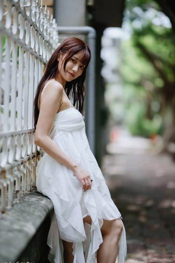    惠宁 - 富锦街清新气质写真，白色吊带长裙文艺少女，静谧时光优雅随拍 [93P]第53张图片
