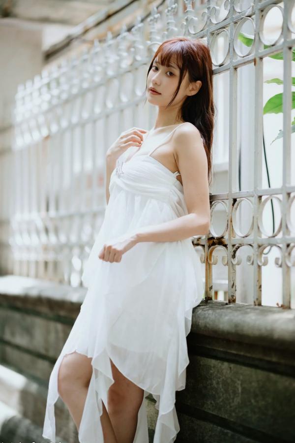    惠宁 - 富锦街清新气质写真，白色吊带长裙文艺少女，静谧时光优雅随拍 [93P]第55张图片