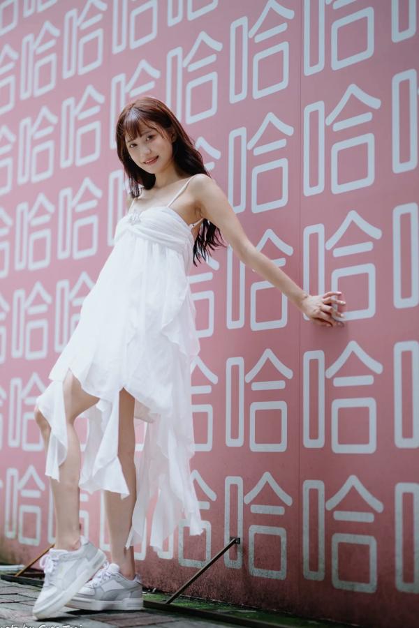    惠宁 - 富锦街清新气质写真，白色吊带长裙文艺少女，静谧时光优雅随拍 [93P]第61张图片