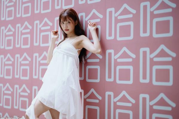    惠宁 - 富锦街清新气质写真，白色吊带长裙文艺少女，静谧时光优雅随拍 [93P]第62张图片