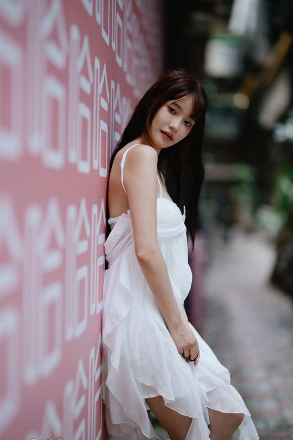   惠宁 - 富锦街清新气质写真，白色吊带长裙文艺少女，静谧时光优雅随拍 [93P]第65张图片