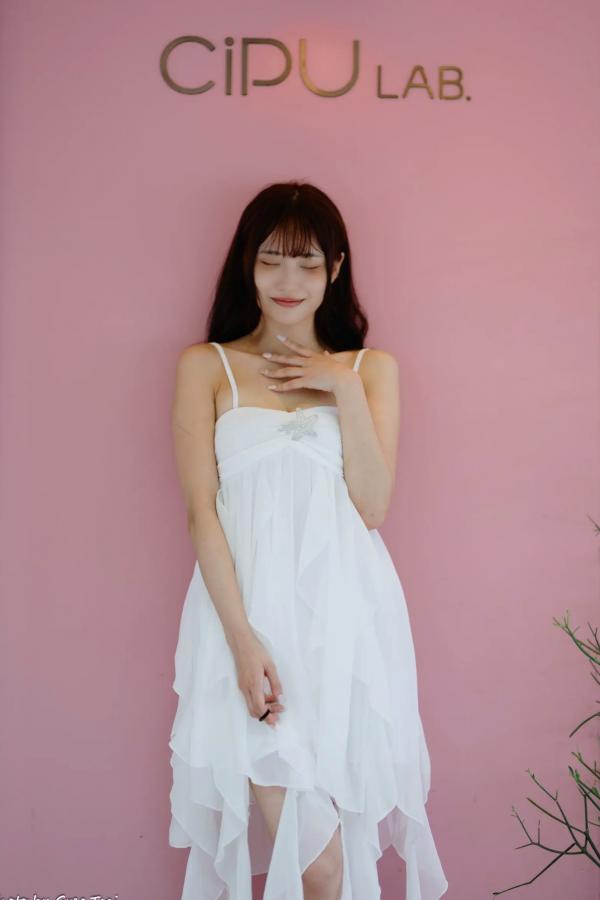    惠宁 - 富锦街清新气质写真，白色吊带长裙文艺少女，静谧时光优雅随拍 [93P]第67张图片
