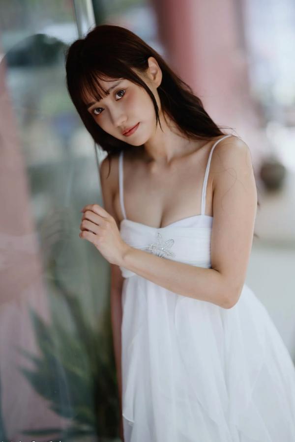    惠宁 - 富锦街清新气质写真，白色吊带长裙文艺少女，静谧时光优雅随拍 [93P]第73张图片