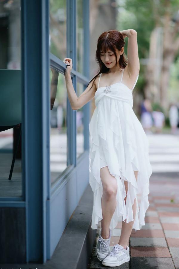    惠宁 - 富锦街清新气质写真，白色吊带长裙文艺少女，静谧时光优雅随拍 [93P]第78张图片