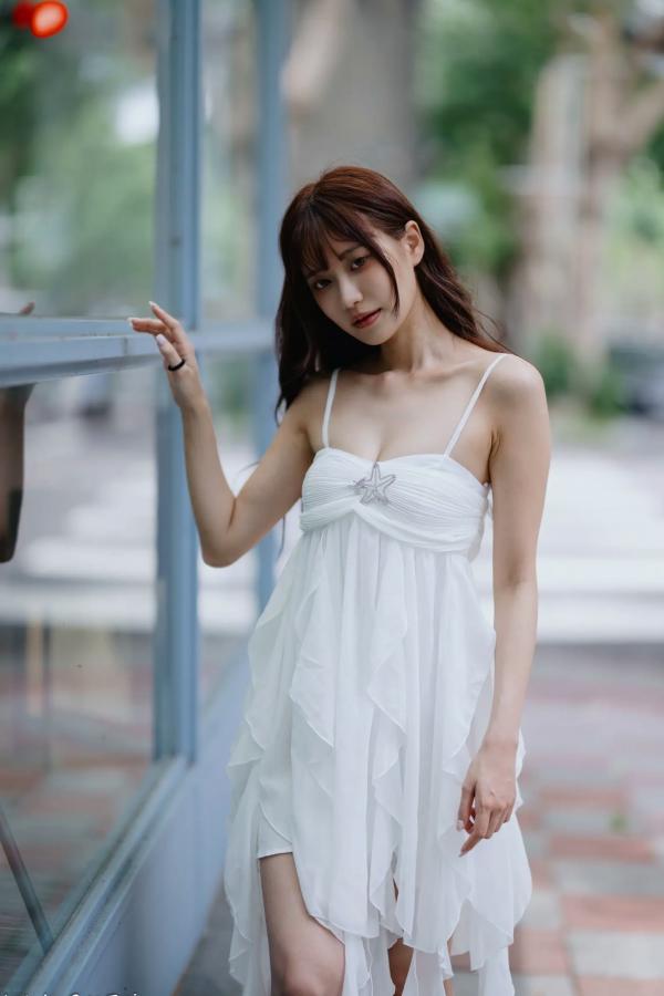    惠宁 - 富锦街清新气质写真，白色吊带长裙文艺少女，静谧时光优雅随拍 [93P]第79张图片