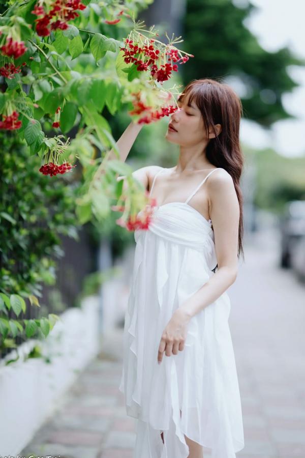    惠宁 - 富锦街清新气质写真，白色吊带长裙文艺少女，静谧时光优雅随拍 [93P]第80张图片