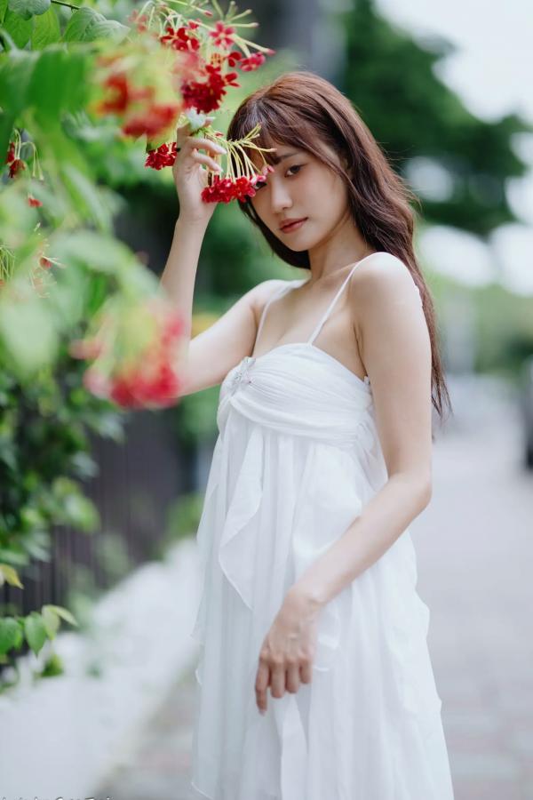    惠宁 - 富锦街清新气质写真，白色吊带长裙文艺少女，静谧时光优雅随拍 [93P]第81张图片